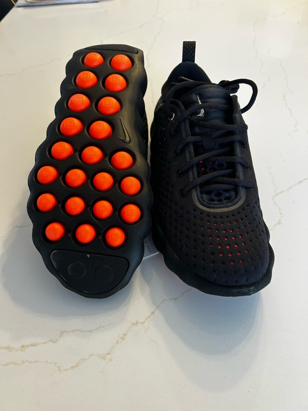 Nike Mind 002 - Black and Hyper Crimsom - Picture 4 of 11